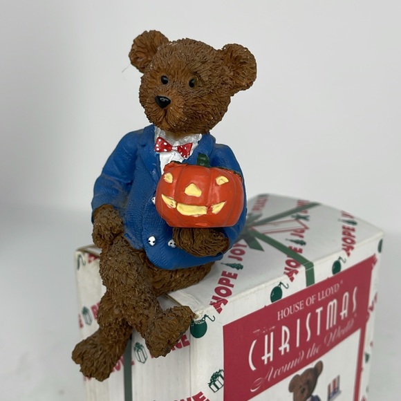 Vintage 1998 House Of Lloyd Christmas Seasonal Bear Sits on the edge of a shelf - Picture 5 of 14